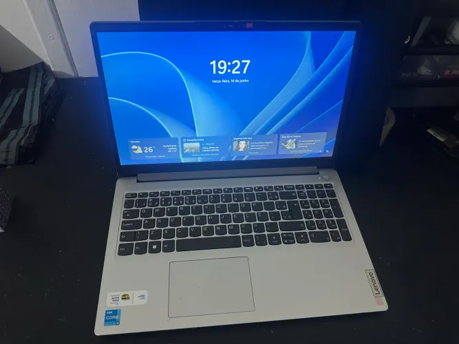 Notebook Lenovo core i3 novíssimo