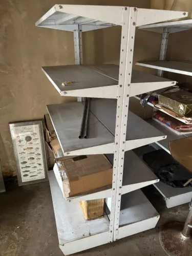 2 Estantes de Aço Brancas para Estoque 