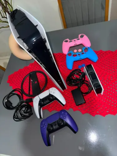 KIT COMPLETO PS5 SLIM DIGITAL + 2 CONTROLES + BASE DE CARREGAMENTO