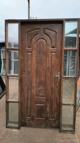 Porta de Imbuia maciça com batente duplo