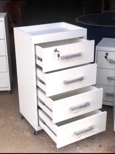 Gaveteiro ou carrinho auxiliar para salão