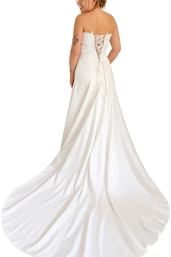 VESTIDO DE NOIVA LUXO BORDADO COM CAUDA
