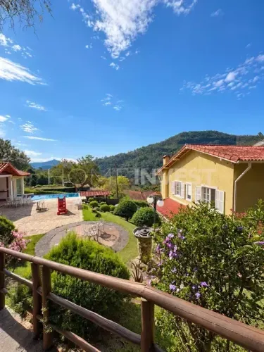 Casa para venda com 3 quartos, 2383m² - Nogueira - Petrópolis/RJ