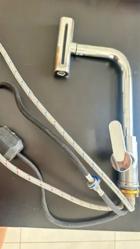 Vende-se torneira inox com 4 Jatos água quente e fria 