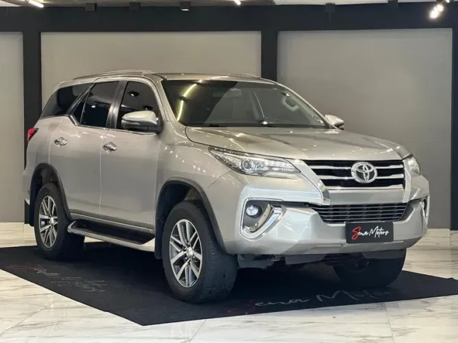 Toyota Hilux SW4 SRX 4X4 2.8 TDI 16V Dies. Aut. 2019