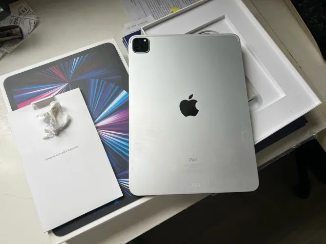Vendo IPad Pro M1 3ª Geração 128gb Prata 11 polegadas