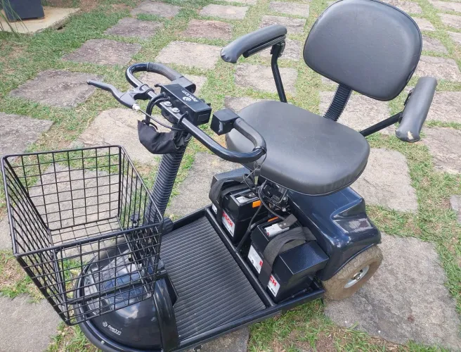 Vendo carro para pessoas com necessidades especiais 