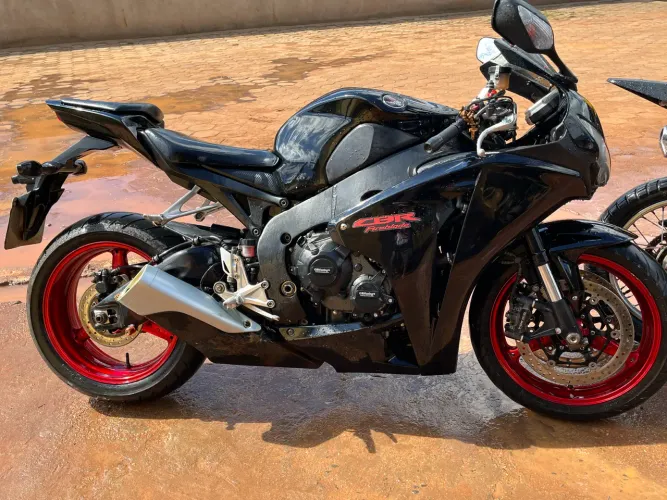 Moto pra exigente moto toda revisada so pegar e rodar