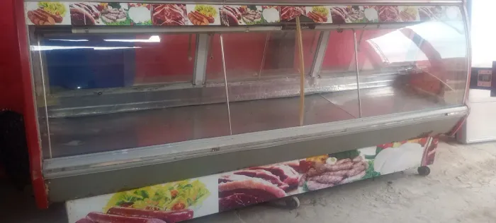 Vende-se um balcão frigorífico em ótimo estado de conservação 