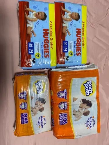 Combo de fraldas tamanho M Pompom e Huggies 