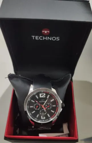 Relógio Technos totalmente funcional, a prova d'água.