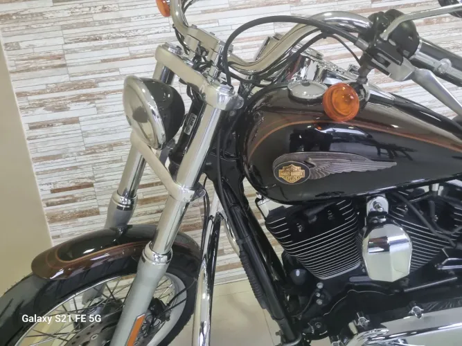 Harley davidson Dyna Super Glider comemorativa aos 110 anos da Harley 