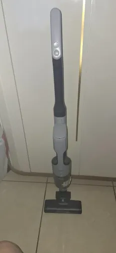 Aspirador de pó vertical Electrolux sem fio 2 em 1