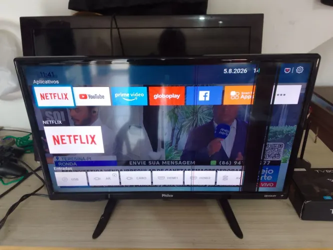 VENDO SMART TV PHILCO DE 14 COM LISTRA NO CANTO MAS DA PRA ASSISTIR NORMAL *9////8