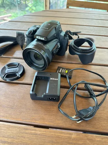 Camera Nikon P900 com carregador + parasol