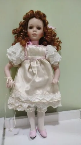 Boneca de porcelana