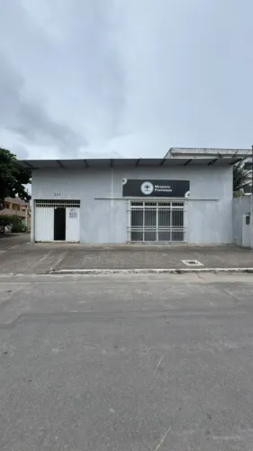 Galpão em um terreno de 300 mt , esquina , prox. a Praça do Riviera da Barra