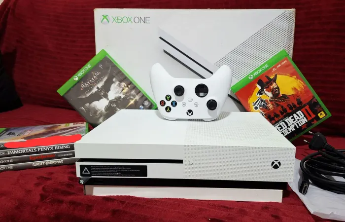 Xbox One S 4k 1TB Impecável Na Caixa + 01 Controle Series + 05 Jogos / Parcelo até 18x