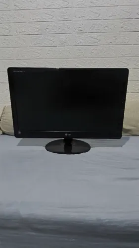 Monitor 24" com teclado e mouse