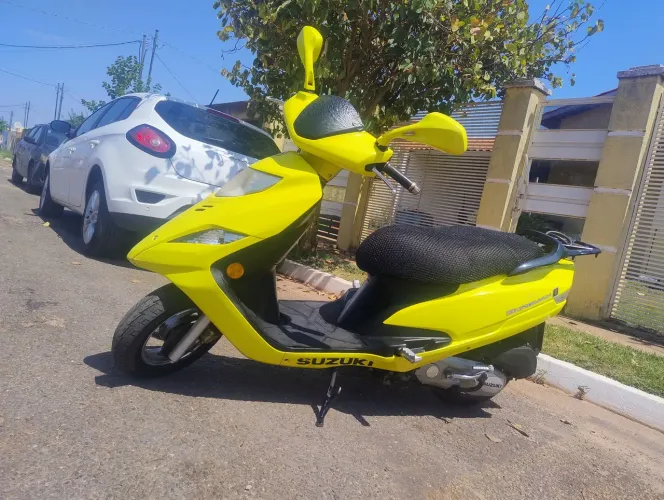 VENDE-SE MOTO BURGMAN 125 AMARELA