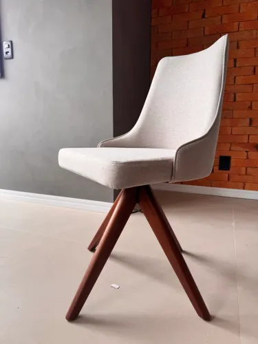 Linda cadeira estofada