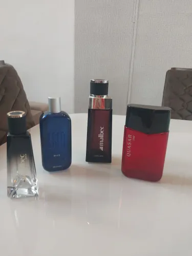 Vidros vazios de perfumes masculinos de O boticário