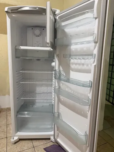 Vende-se Geladeira