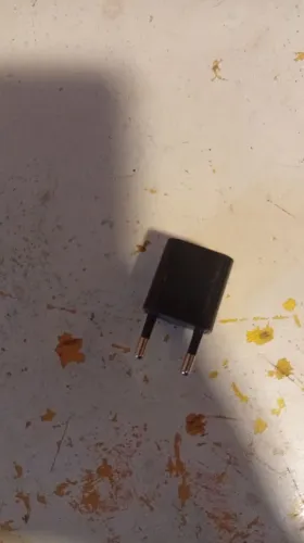 Carregador de Parede USB 5V 1,1A Bivolt