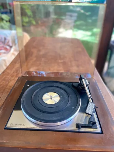 Toca-Discos Vintage Garrard Gradiente SP25 MK IV - Clássico do Vinil