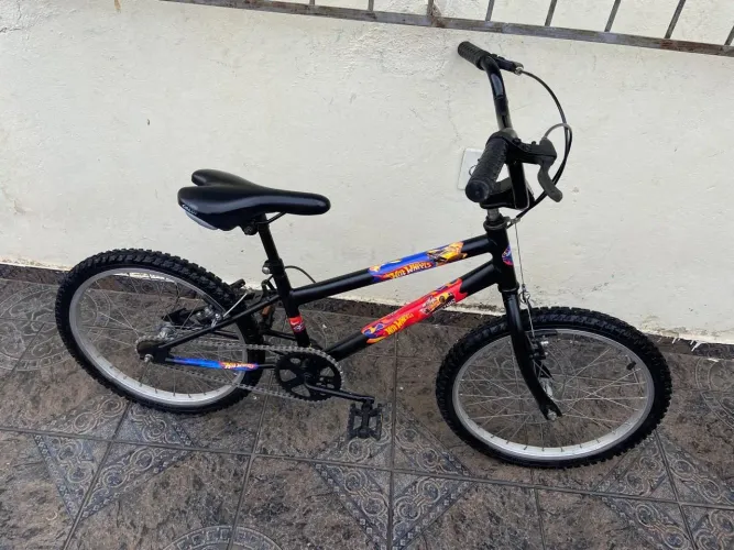 Bicicleta aro 20 infantil BMX Freestyle Cross hot Wheels!!