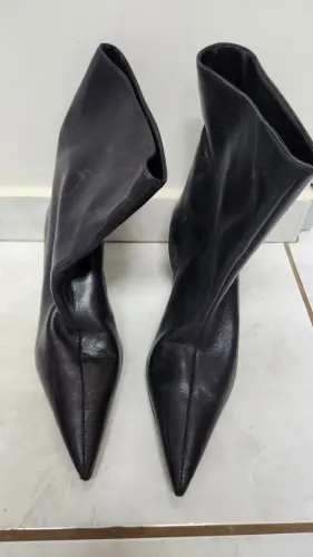 Bota cano curto preta