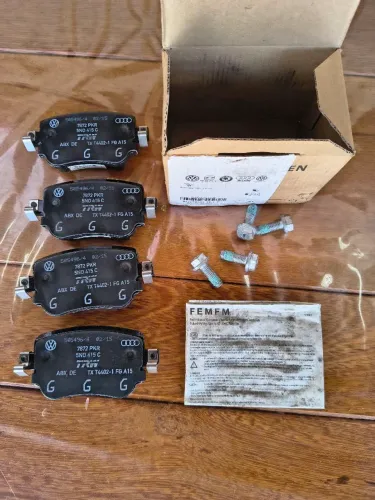 Pastilhas de freio Audi Q3, golf, passat 8U0698451F.