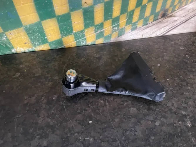Manopla alavanca de marcha honda hrv 2016 a 2022 em couro com detalhe 