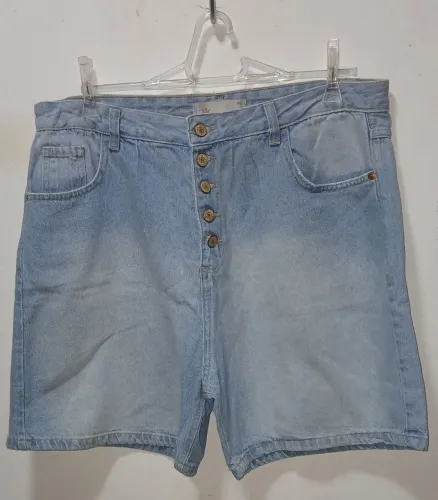 Short jeans Feminino Usado poucas vezes. 