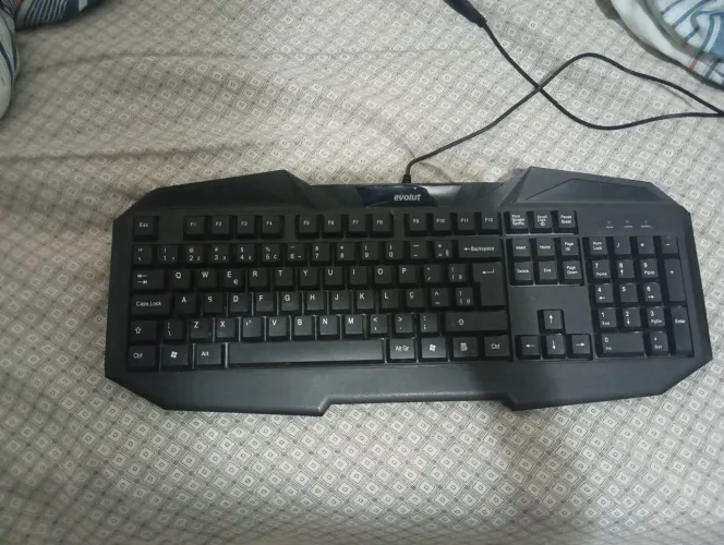 Vendo teclado evolut preto