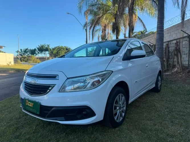 Chevrolet Onix Hatch LT 1.0 8V Flex Power Mec. 4P 2014