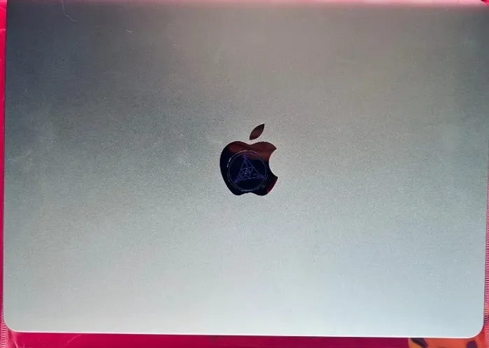 MacBook Air 13" Chip M5 (16GB RAM / 512GB SSD) - Novo!