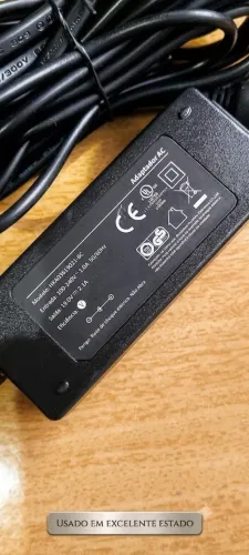 Fonte para notebooks, tvs e monitores - 19 volts - 2.1 amperes