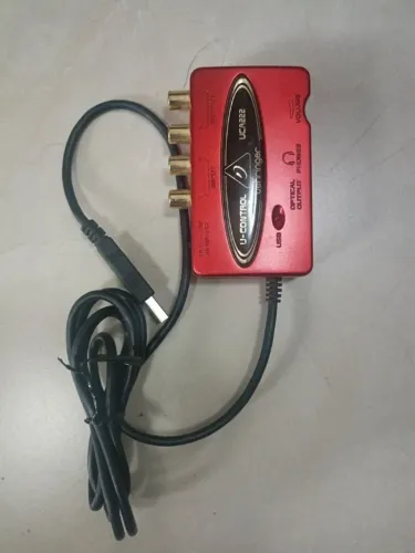 Interface de Áudio Behringer UCA 222 usb