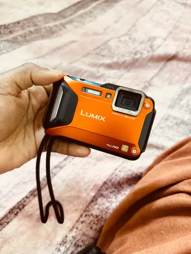 Câmera Panasonic Lumix TS5 aprova d?água 