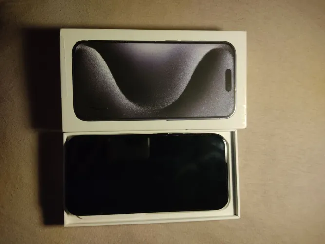 iPhone 15 Pro 256GB, saúde da bateria em 85%