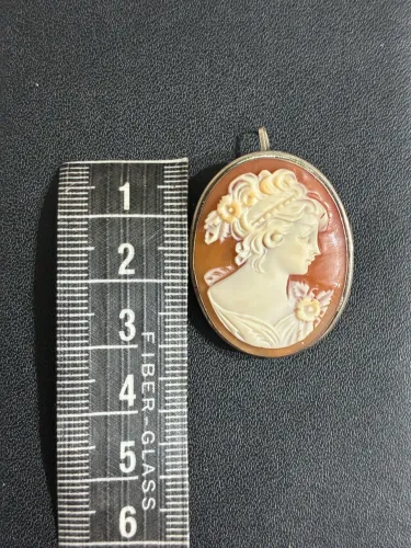 Pingente e broche Camafeu em prata