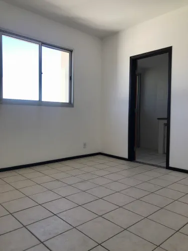 Aluga se apartamento de um dormitório no centro de Itajubá-MG.