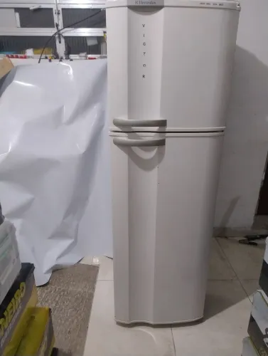 Geladeira Electrolux Frost Free DF34 220v