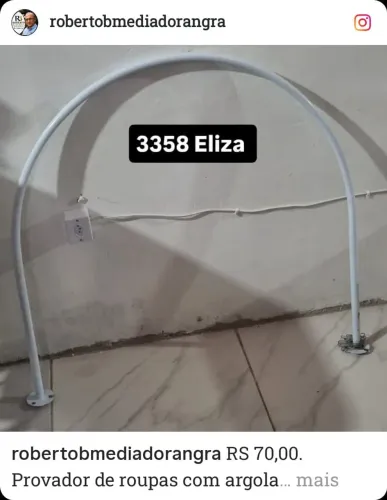 Provador com argolas sem cortina