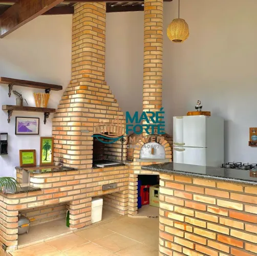 LINDA CASA COM PISCINA EM CONDOMINIO FECHADO