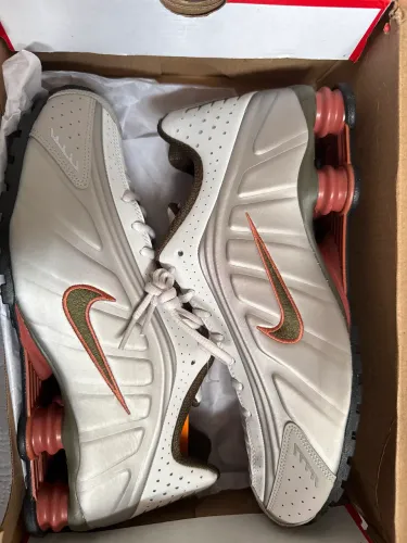 Nike Shox R4