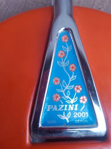 Vassoura antiga pazini