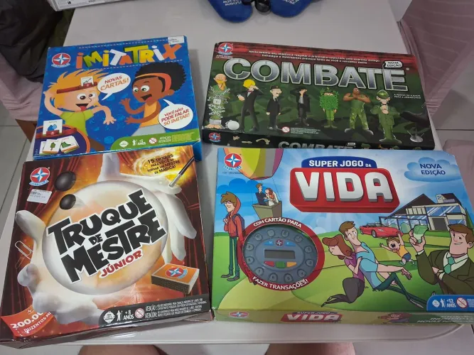4 jogos sortidos Estrela (Jogo da vida, Truque de Mestre, Imitatrix e Combate