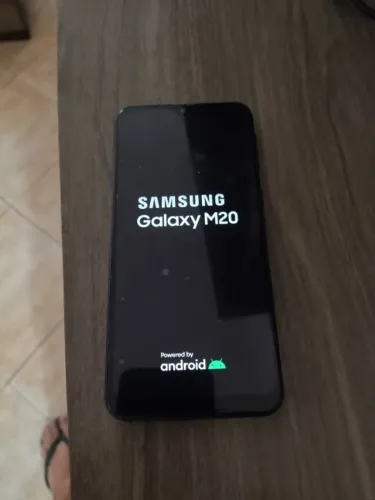 Celular Samsung M20 com 64GB e 4GB de RAM funcionando tudo